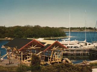Nya båthuset uppförs i gästhamnen